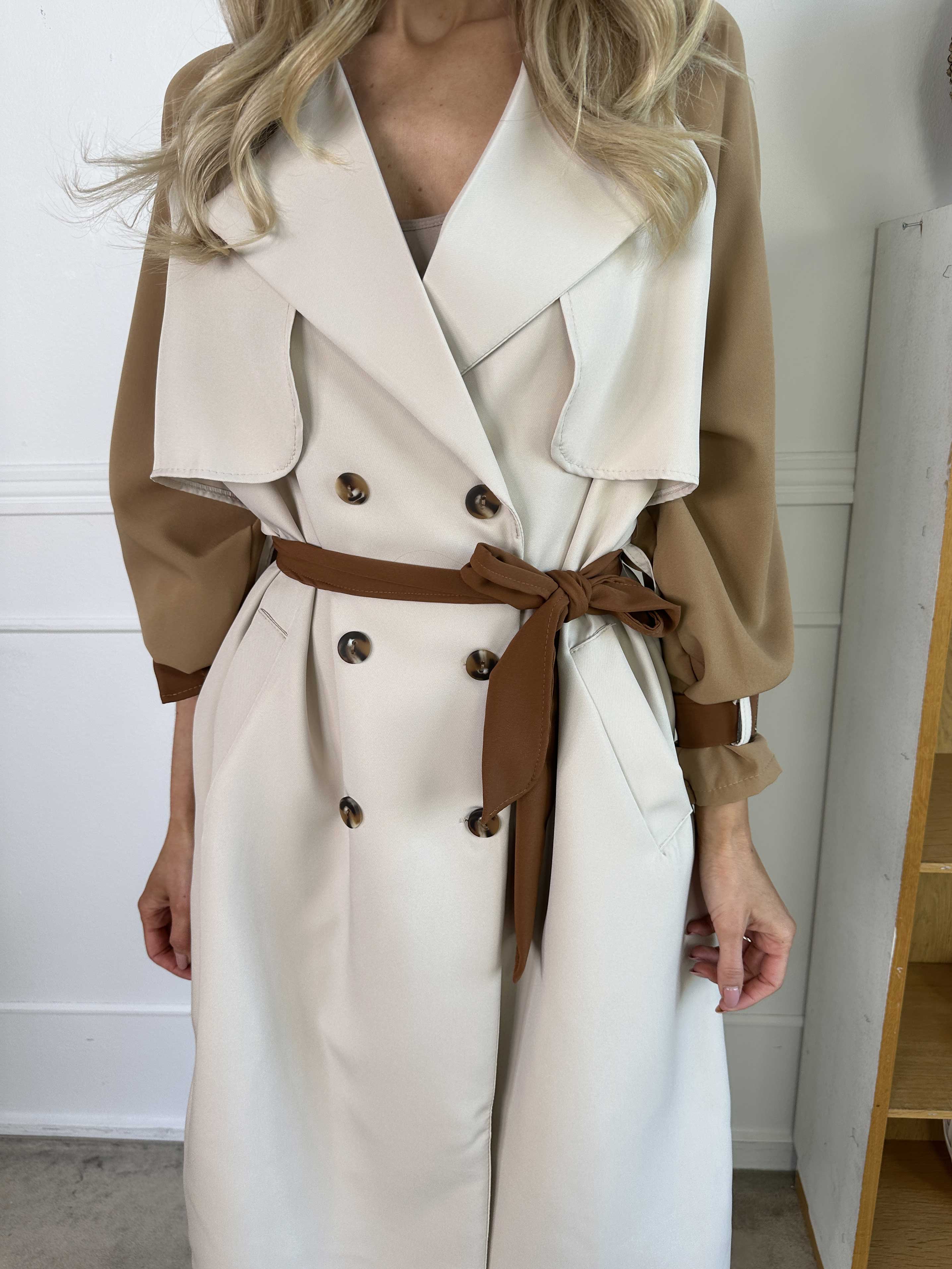 Neema - Ljus flerfärgad trenchcoat med knytband